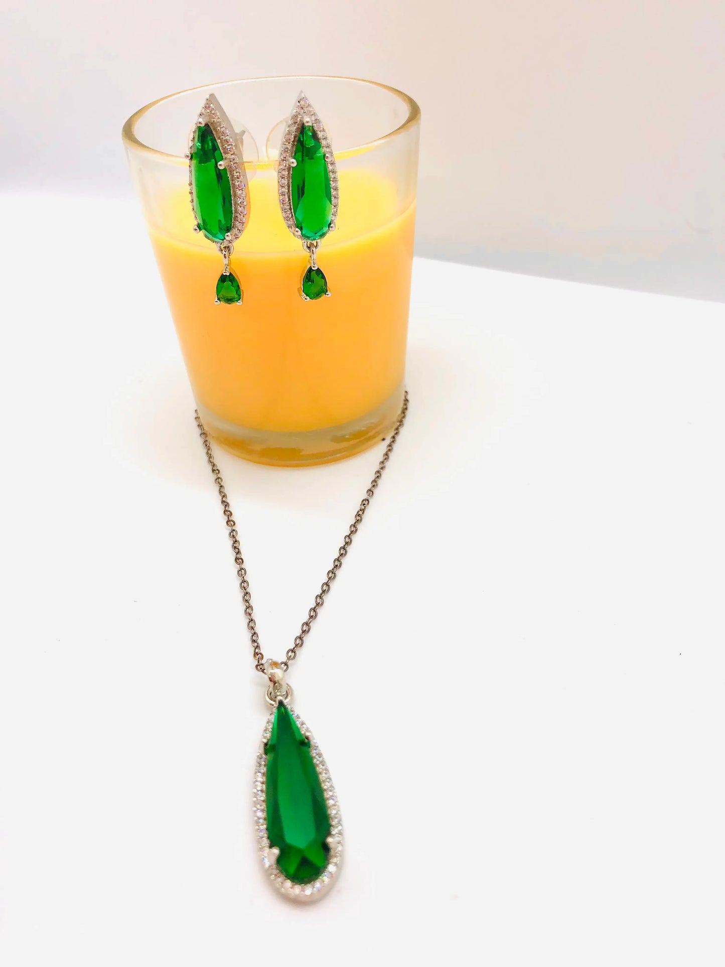 Elegant Green Teardrop Pendant Set