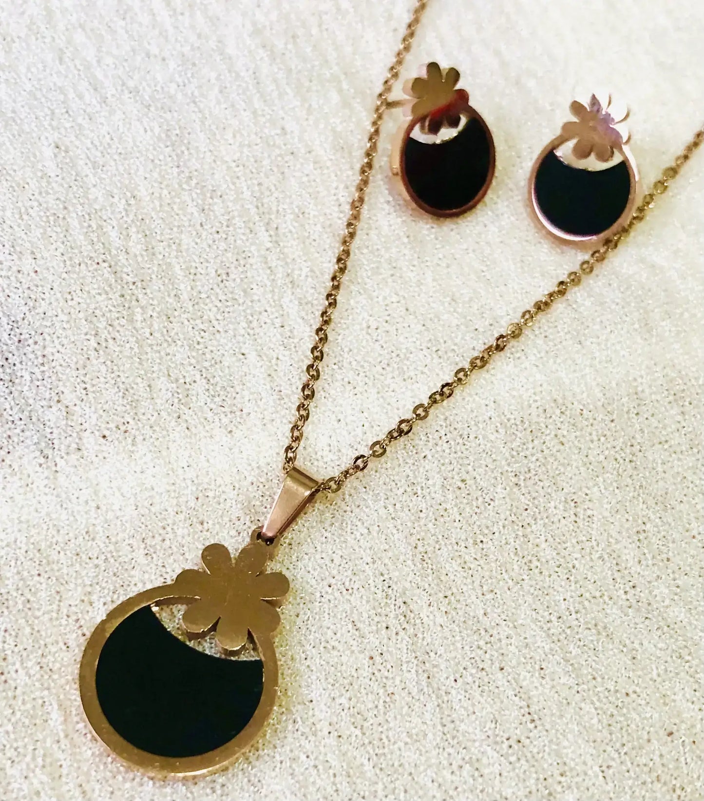 Black rose gold pendant set