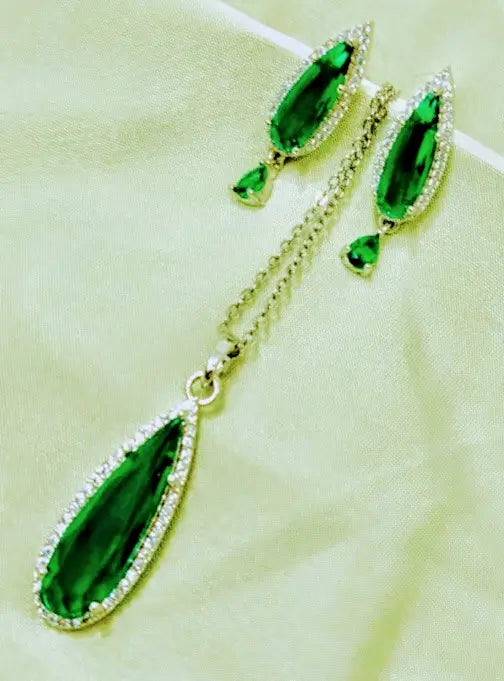 Elegant Green Teardrop Pendant Set