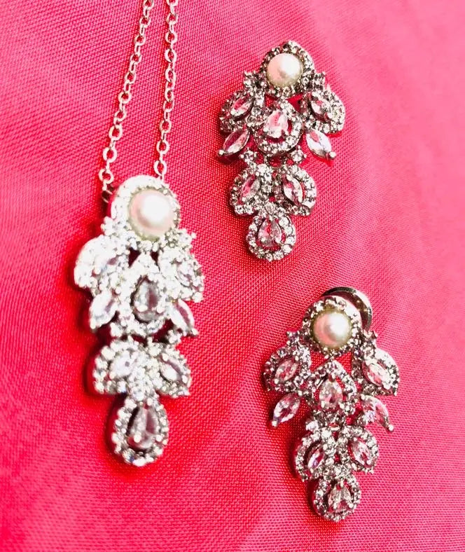 White leaf shaped crystals pendant set