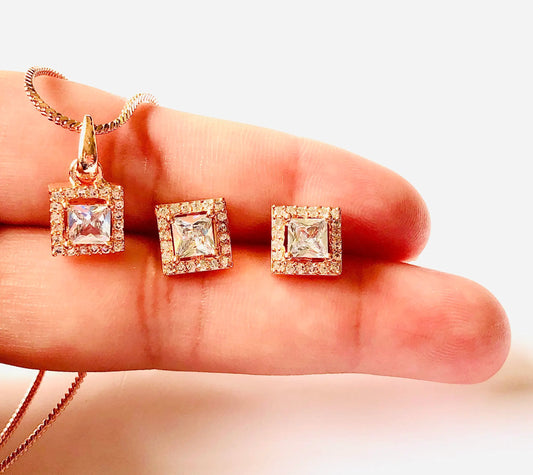 Elegant Rose Gold Pendant Set Featuring White Gemstones