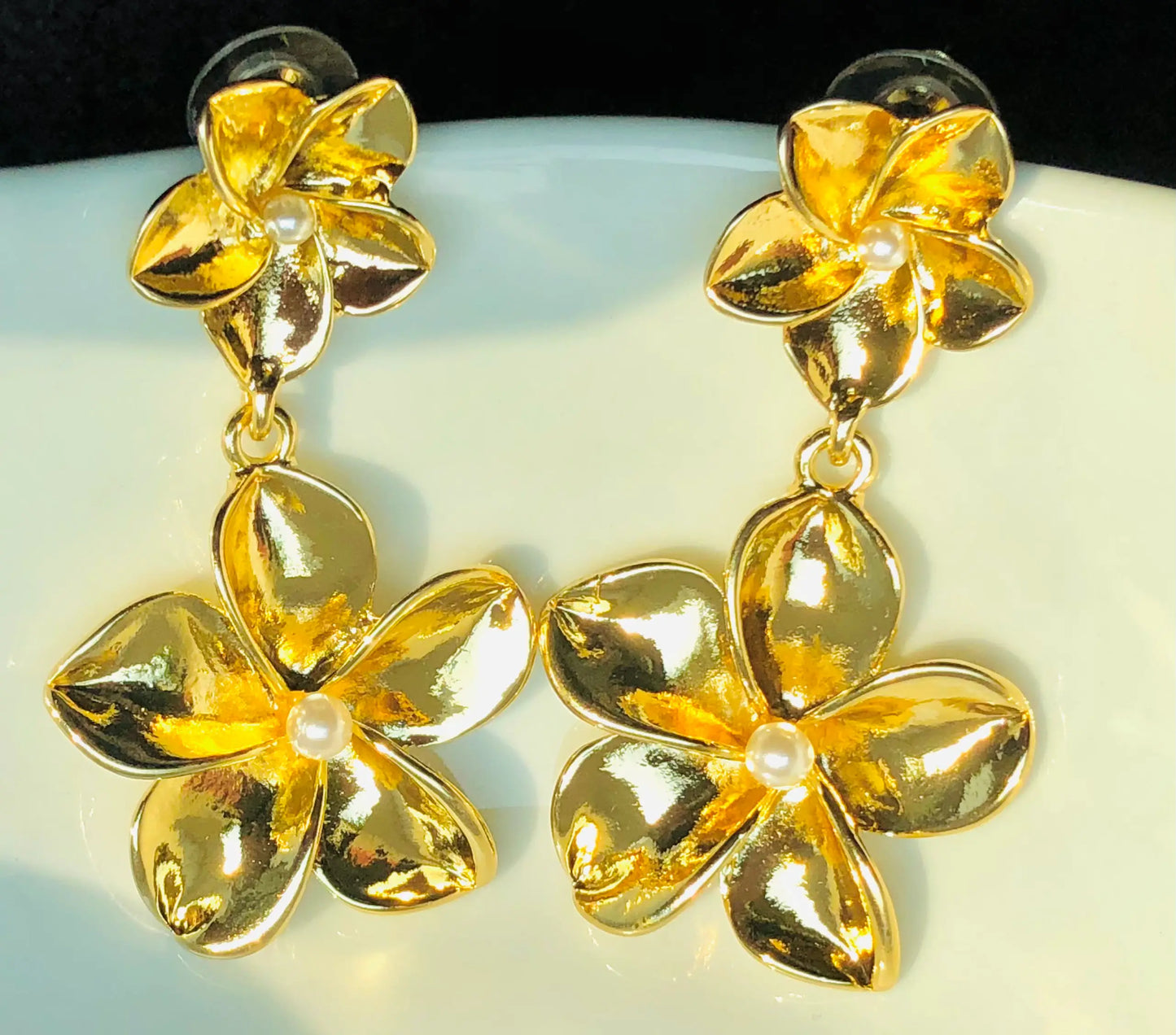 Elegant Twin Golden Floral Earrings