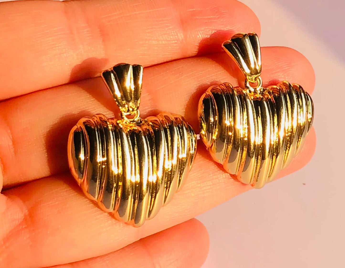 Elegant Golden Heart Dangle Earrings for Any Occasion